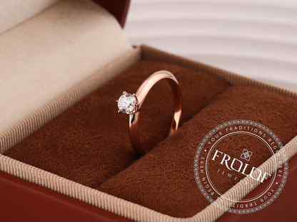 Золотое кольцо в стиле Tiffany с бриллиантом 0,3ct