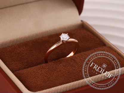 Золотое кольцо в стиле Tiffany с бриллиантом 0,3ct